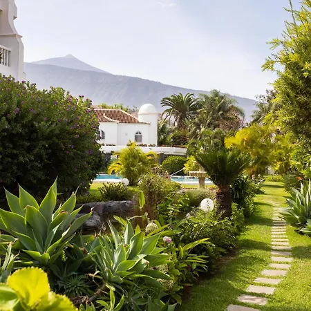 Prime Penthouse Rosaleda アパート