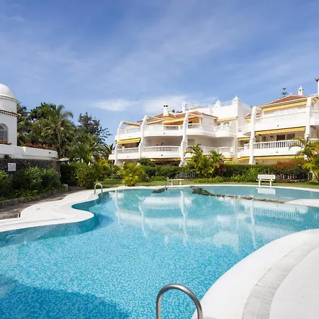 Prime Penthouse Rosaleda アパート *