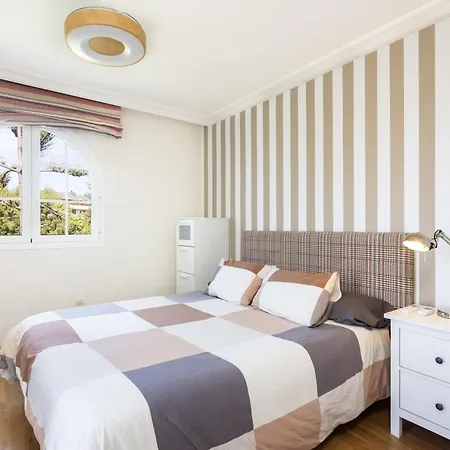 Prime Penthouse Rosaleda アパート